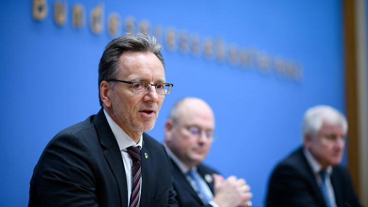 Holger Münch, Präsident des Bundeskriminalamtes betont: "Es ist eine gute Nachricht, dass die Fallzahlen der politisch motivierten Kriminalität auch in diesem Jahr wieder zurückgegangen sind."