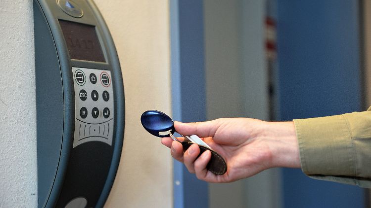 Schutz vor unbezahlter Mehrarbeit? Verbindliche Arbeitszeiterfassung hat tatsächlich mehr Nach- als Vorteile.