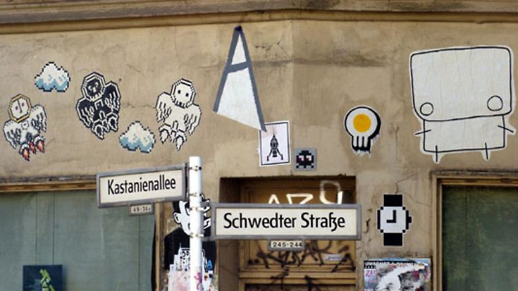 Urban Lifestyle der 90er Jahre, als man in Berlin noch von Freundschaft, Liebe und Musik leben konnte.