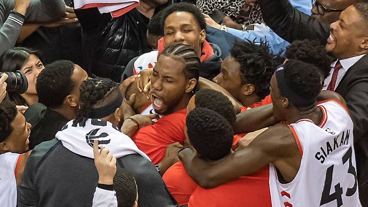 Kann er auch gegen die Bucks dominieren? Kawhi Leonard (Mitte) nach seinem epischen Wurf.