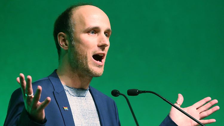 Sven Lehmann, Sprecher der Grünen-Fraktion für Queer-Politik, setzt sich für eine Änderung im Grundgesetz ein. 