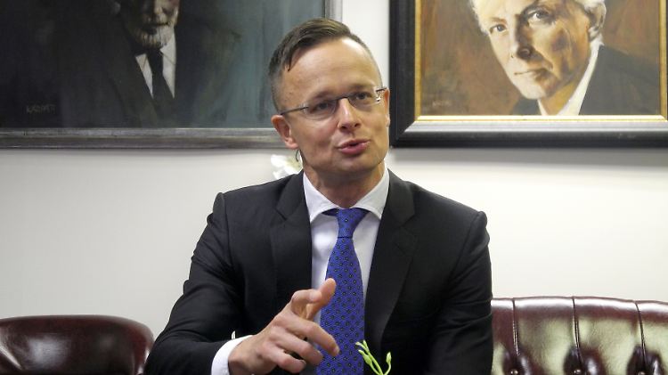 Ungarns Außenminister Szijjarto: EVP müsse sich für eine Kooperation mit "patriotischen Kräften" öffnen.