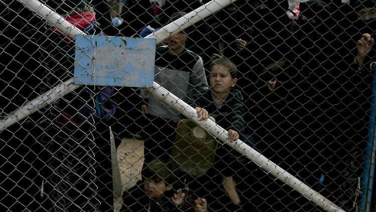 Die medizinische Versorgung in dem Flüchtlingslager sei nicht sichergestellt, so der Anwalt.