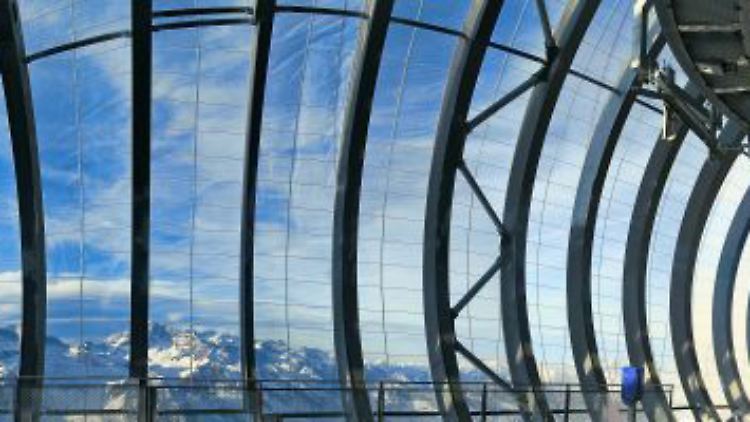 Die Gaislachkoglbahn in Sölden: atemberaubender Blick aus dem Panoramafenster.
