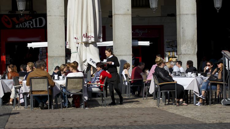 Wenn kleine Betriebe wegen des Arbeitszeiterfassungsgesetzes schließen müssten, weil sie von den steigenden Kosten erdrückt werden, könnte die Arbeitslosenzahl in Spanien wieder in die Höhe gehen. 