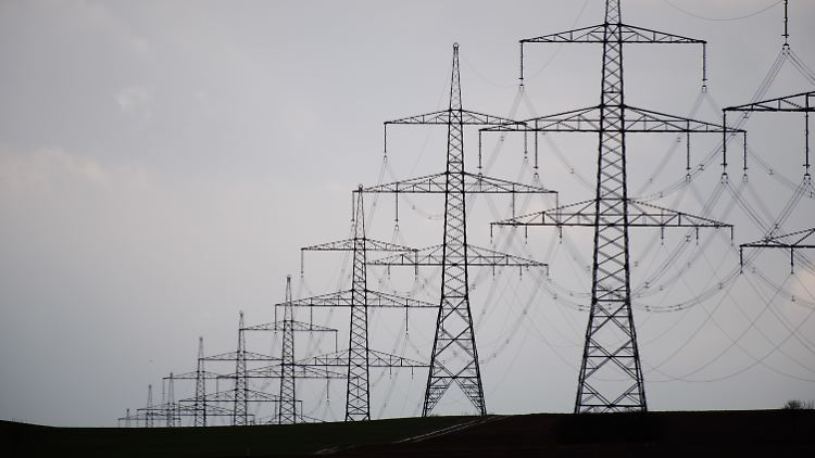 Der Bau neuer Stromtrassen verläuft langsamer als geplant.