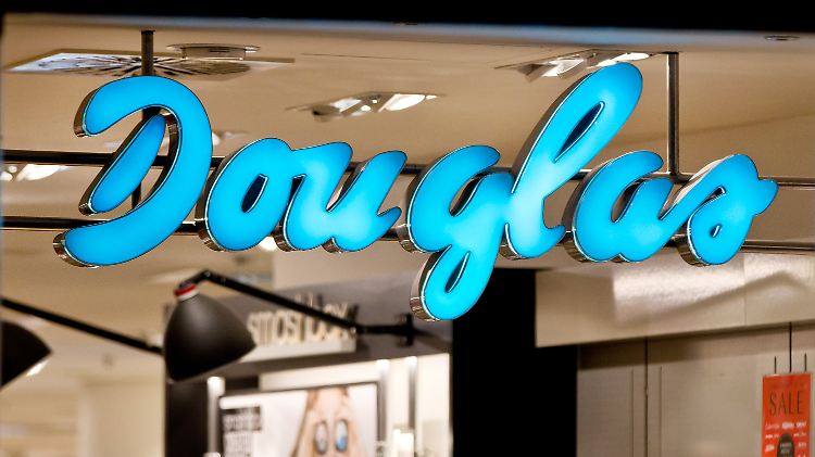 Die Parfümeriekette Douglas macht ihren Umsatz schon lange nicht mehr nur in ihren Filialen.