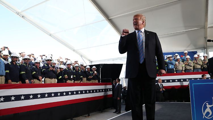 Donald Trump muss gute Stimmung bei seinen Wählern machen. Hier sind es Arbeiter beim Flüssiggas-Produzenten Cameron in Louisiana.