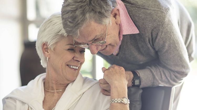 Intimität ist auch bei älteren Paaren immer noch sehr wichtig. Dazu wurden Senioren zwischen 60 und 82 Jahren befragt. 