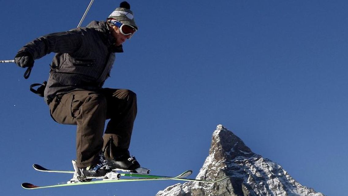 Freudensprung: Der ADAC kürt das Matterhorn zum besten Alpin-Skigebiet.
