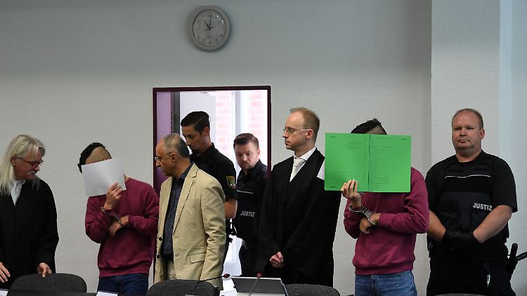 Beide Männer müssen über ein Jahr für ihre Taten ins Gefängnis. 