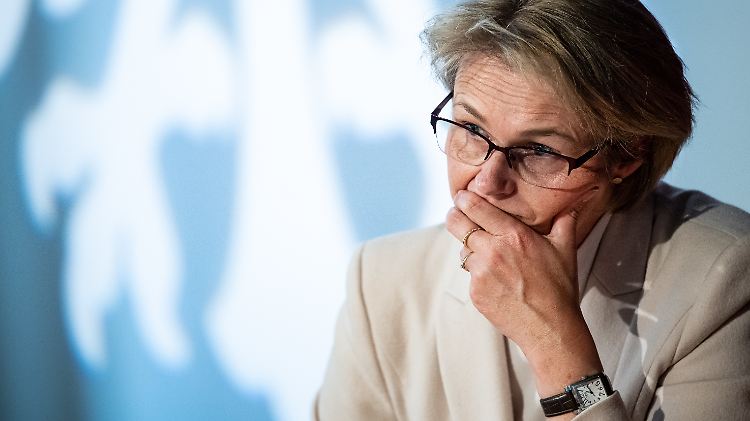 Lange war Bildungsministerin Karliczek nahezu unsichtbar