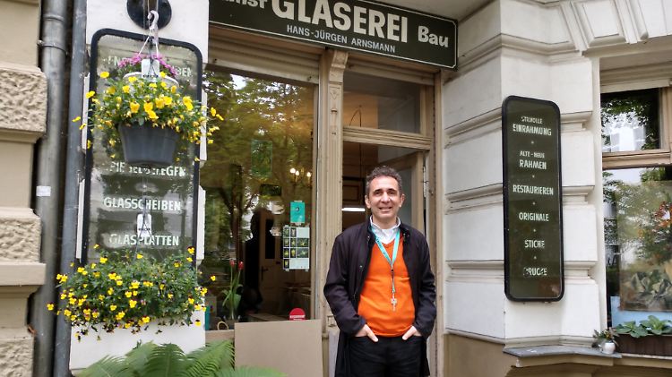Langfristiges Investment: Hamid Djadda rechnet nicht damit, dass er die vollständige Rückzahlung seines Darlehens für den Kauf der Glaserwerkstatt selbst noch erleben wird.