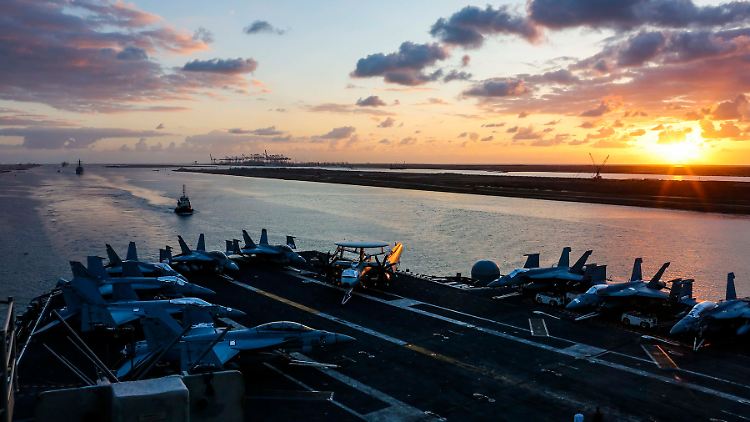 Der "USS Abraham Lincoln" Anfang Mai im Suezkanal. Die USA haben den Flugzeugträger in Richtung Iran verlegt.