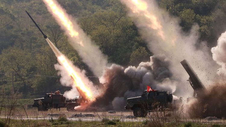 Das Foto der nordkoreanischen Agentur KCNA soll Raketentests am 10. Mai zeigen.