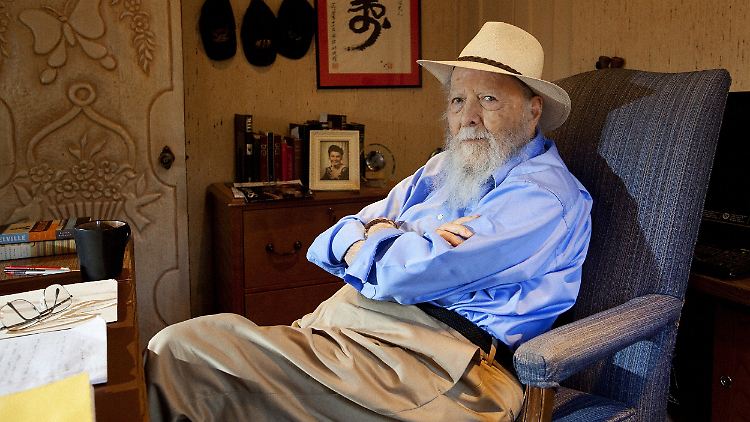 Der Sohn jüdischer Einwanderer begann als Witzeschreiber: Herman Wouk kurz vor seinem Tod in seinem Haus in Palm Springs. 