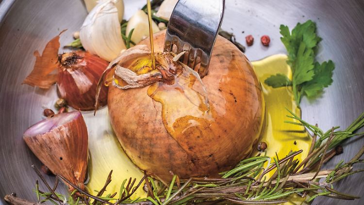 Nicht nur eine saubere, sondern auch eine feine Sache: der Zwiebeltrick der Asadores.