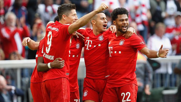 Meisterjubel: Robert Lewandowski, Thiago Alcántara und Serge Gnabry.