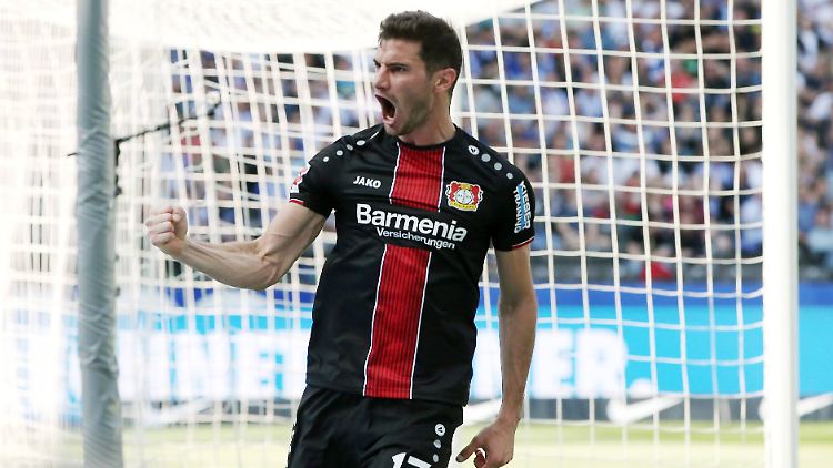 Lucas Alario schnürte einen Dreierpack gegen Hertha.