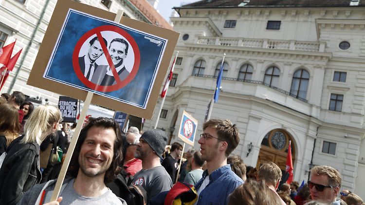 Die Regierung gestürzt: Demonstranten in Wien erleben aufregende Stunden.