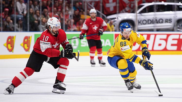 Andres Ambuhl und Schwede William Nylander (v.l.).