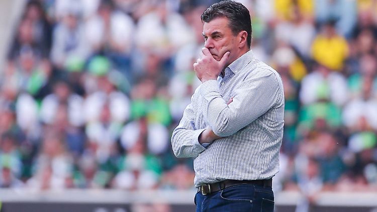 Dieter Hecking muss Borussia Mönchengladbach verlassen - und geht sehr nachdenklich.