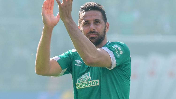 Claudio Pizarro hat seinen Status als ältester Torschütze der Fußball-Bundesliga untermauert.