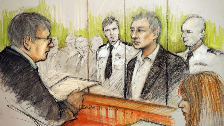 Julian Assange am Dienstag vor einem Gericht in London.