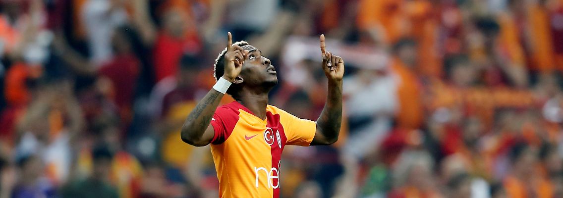 Henry Onyekuru feiert erst sein Tor - und dann mit der gesamten Mannschaft die Meisterschaft.