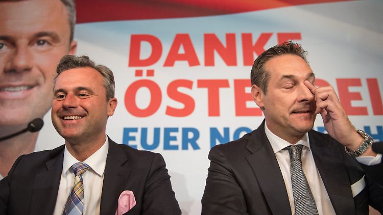 Hofer (links) kommt, Strache geht: Die FPÖ hat einen neuen Parteichef.