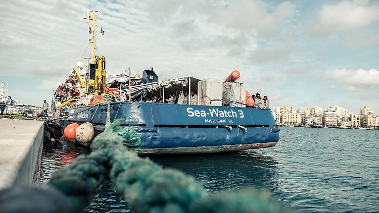 "Sea-Watch 3" im Hafen von Trapani auf Sizilien.
