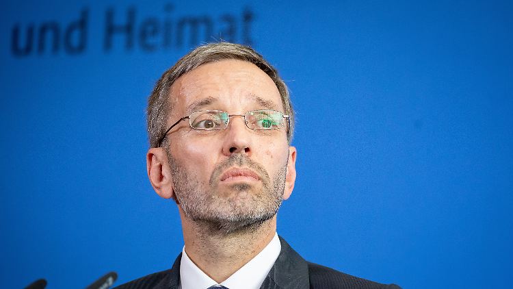 Kanzleramtsminister Blümel geht davon aus, dass FPÖ-Innenminister Kickl die Regierung verlassen muss.