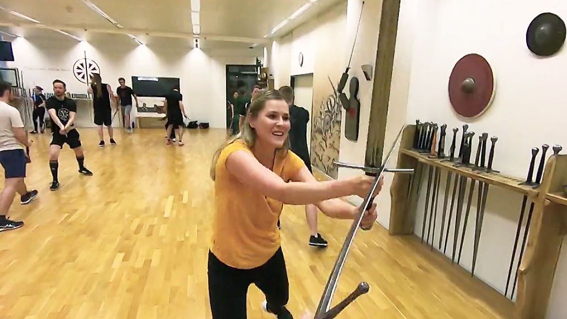 Schwertkampf Schwertschule.JPG