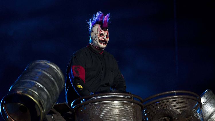 Shawn Crahan ist Gründungsmitglied und Schlagzeuger der kontrovers diskutierten Nu-Metal-Band Slipknot aus den USA. 
