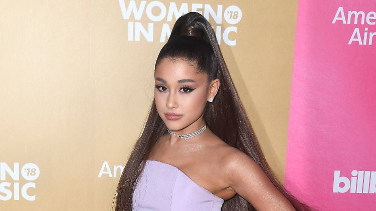 Popstars wie Ariana Grande bekommen auch schon mal eine Sonderführung durch die Räumlichkeiten der NASA.