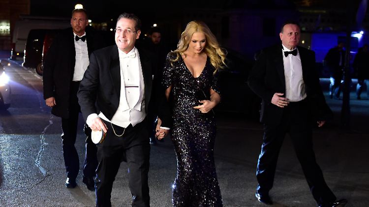 Haben seit Anfang des Jahres einen gemeinsamen Sohn: Ex-FPÖ-Chef Strache und seine Frau Philippa Strache.