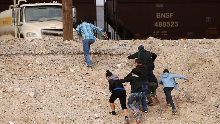 In den vergangenen Monaten haben viele Migranten ohne gültige Papiere die Grenze in die USA überquert.