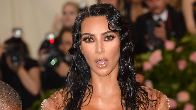 Kim Kardashian ist über irgendetwas entsetzt, das bei "Jack in the Box" passiert ist. Was könnte das bloß sein?