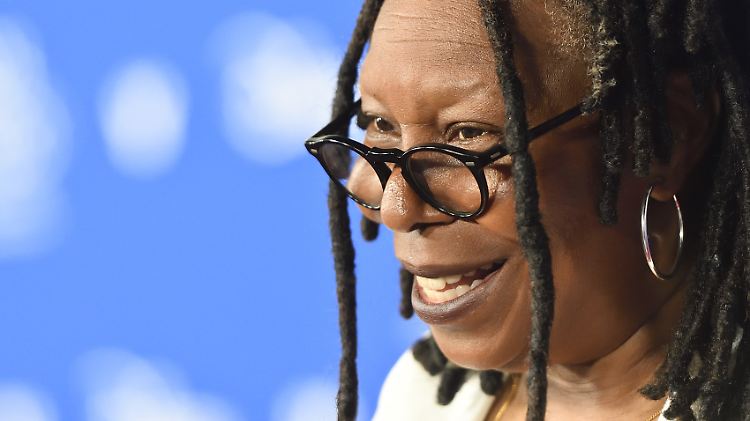 Whoopi Goldberg soll jetzt laut dem Sender mehr über die Auswirkungen ihrer Kommentare lernen.