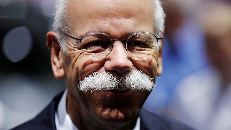 Daimler stehe mit dem Konzernumbau der größte Wandel in der Firmengeschichte bevor, sagte Zetsche.