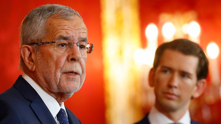 Bundespräsident Alexander Van der Bellen vereidigte die neuen Minister im Kabinett von Kanzler Sebastian Kurz.
