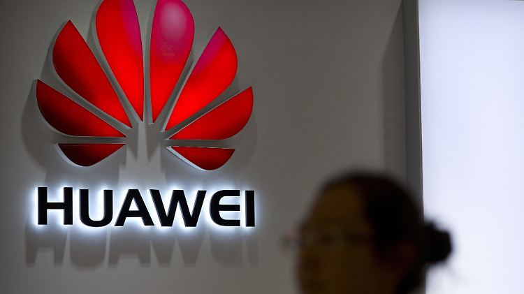 Huawei steckt schon in der Klemme und es könnte noch schlimmer kommen, wenn es stimmt, dass ARM die Lizenzen für kommende Kirin-Chips verweigert.