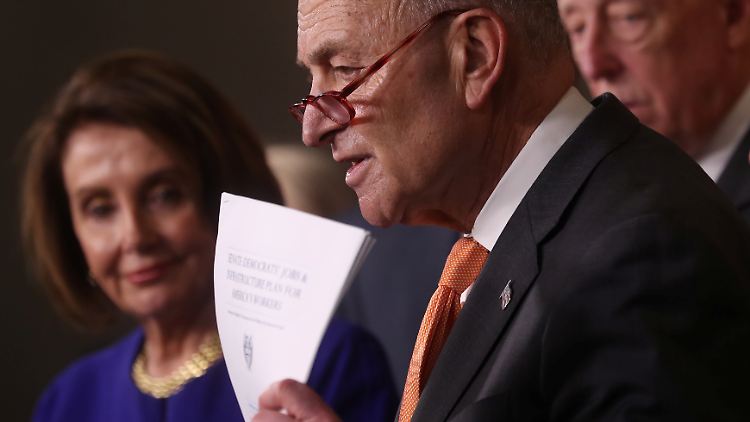 Pelosi (l.) und Schumer wollten mit Trump über Investitionen in die Infrastruktur reden. Das Gespräch scheiterte.
