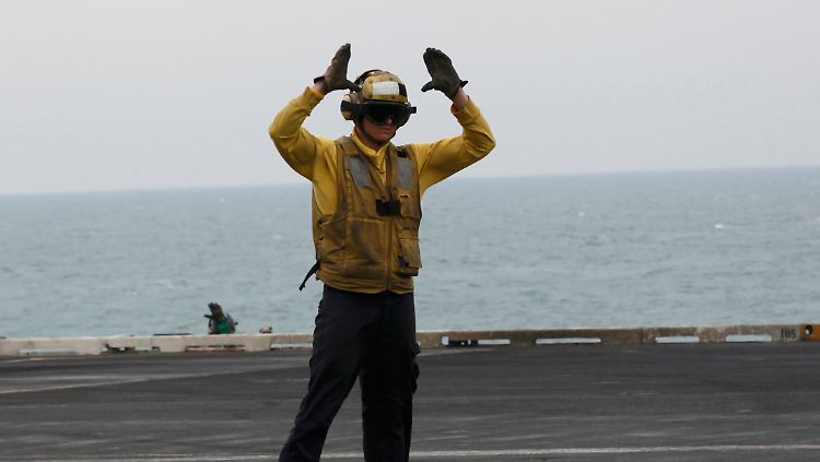Die USS Abraham Lincoln wurde bereits in den Nahen Osten geschickt.