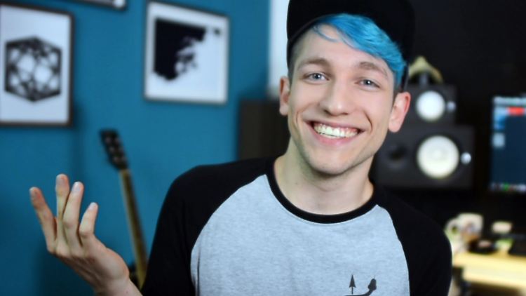 Rezo hat auf seinem Hauptkanal bei Youtube 1,5 Millionen Abonnenten. Auf seinem Zweit-Account folgen ihm fast 700.000 Menschen.