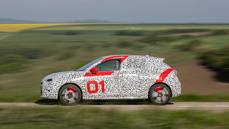 Noch steckt der neue Opel Corsa im Tarnkleid. Dennoch ist schon einiges zu erkennen.