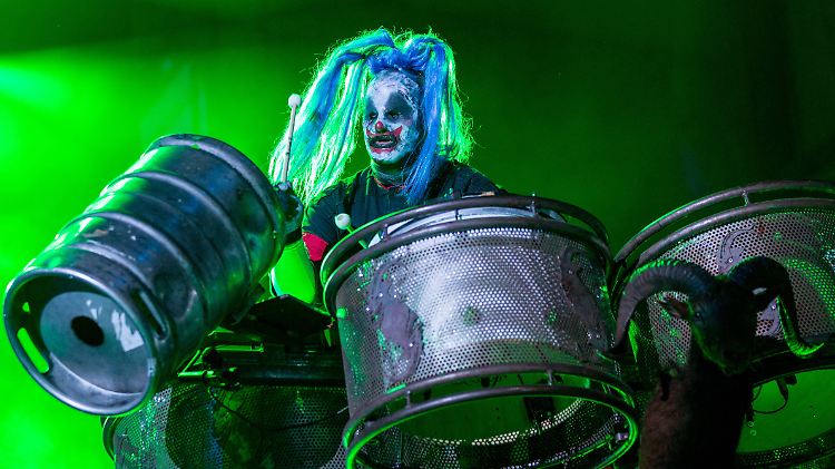 Shawn Crahan tritt grundsätzlich maskiert auf und ist auch unter dem Künstlernamen "Clown" bekannt.