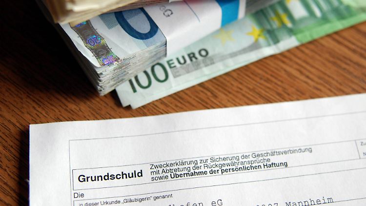 Sowohl Hypothek als auch Grundschuld sind Grundpfandrechte, die im Grundbuch in der Höhe der Darlehenssumme zugunsten des Kreditinstituts eingetragen werden.