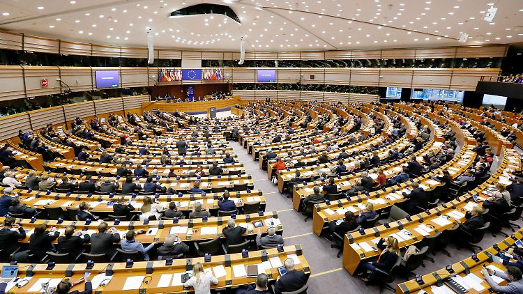 Erste Schätzungen für die Ergebnisse der Wahl werden am Abend vom 26. Mai erwartet.