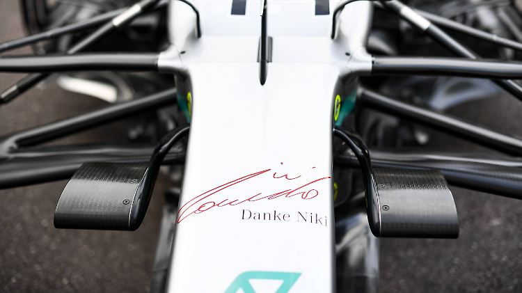 Die Mercedes-Boliden zieren ein Lauda-Schriftzug sowie ein Niki-Stern.